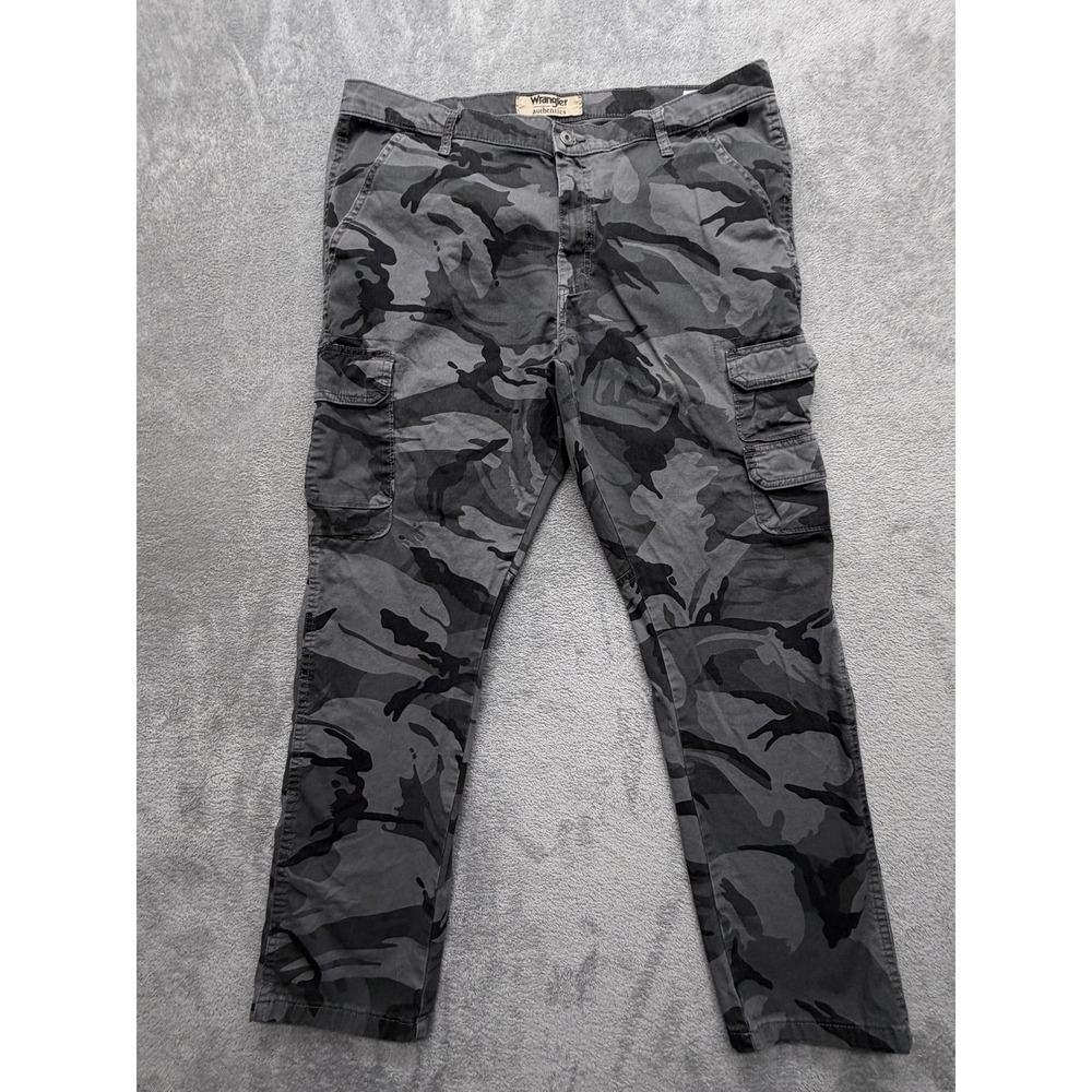 Wrangler Pants Mens Measured 38x29 Gray Camouflage Cargo Relaxed Tapered
